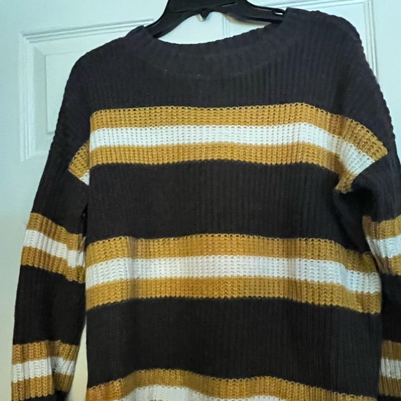 Ladies, SO slightly use large acrylic sweater from a smoke rehome - Picture 1 of 5
